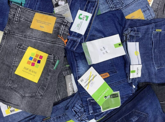Jeans pour homme disponible