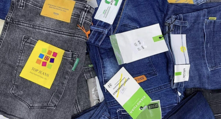 Jeans pour homme disponible